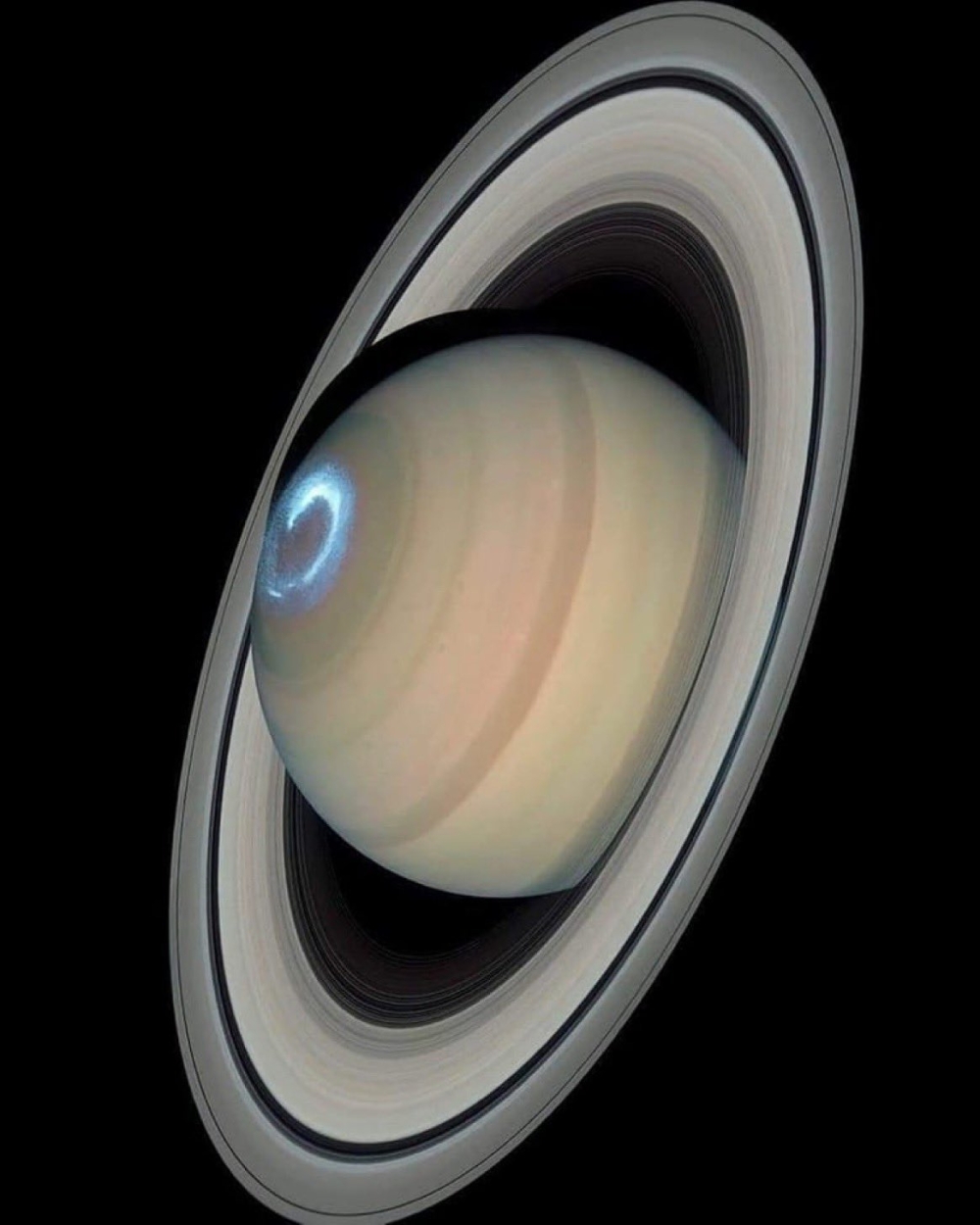 Saturno in Black