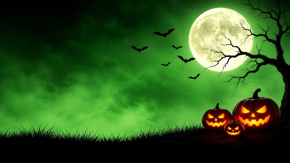 Sfondo desktop dedicato ad Halloween con luna, zucche e cielo verde
