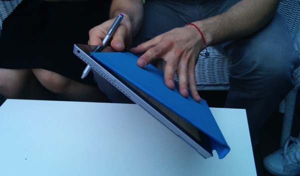 surface_pro_3_hands.jpg